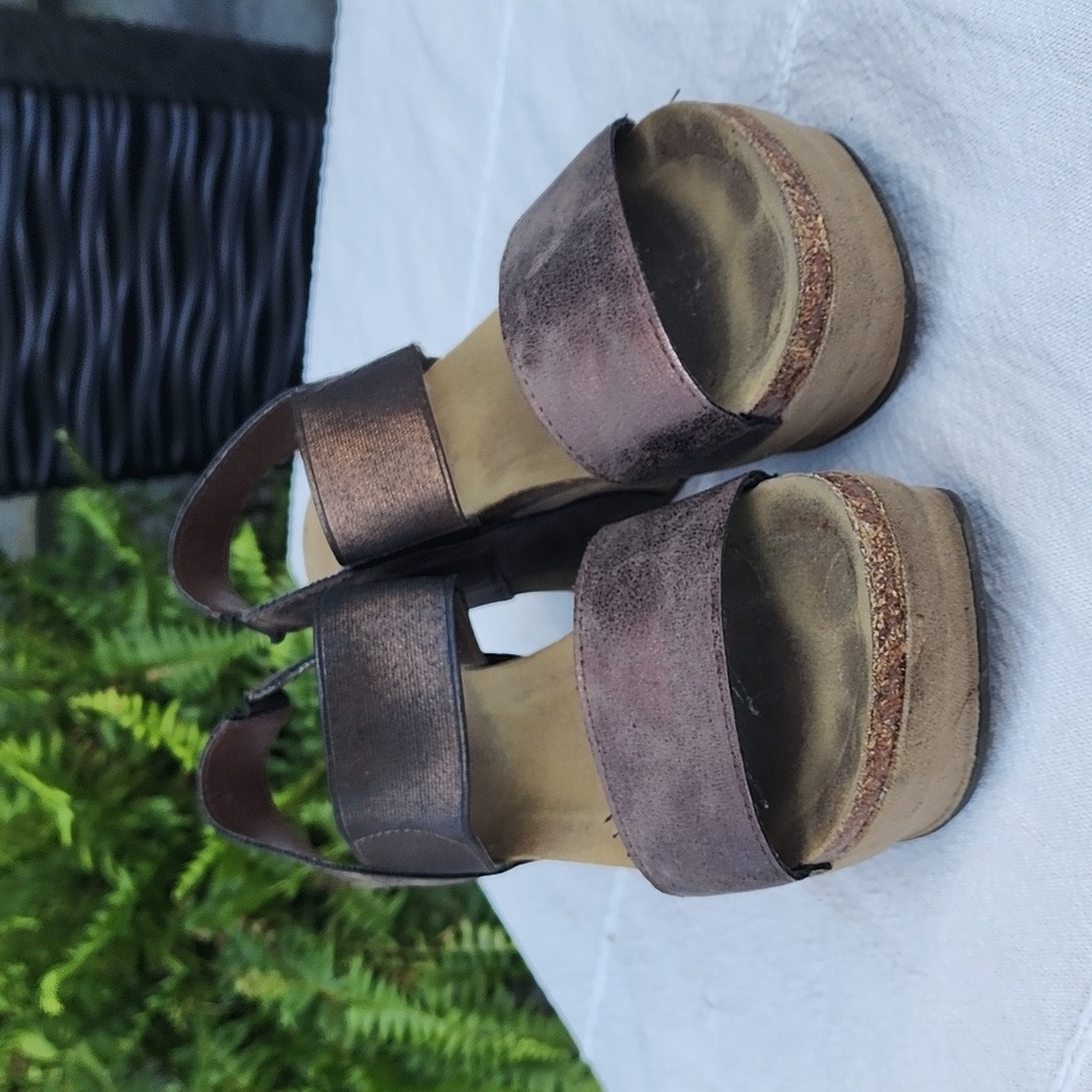 Pierre Dumas Size 8 Brown Metalic Wedge Sandal